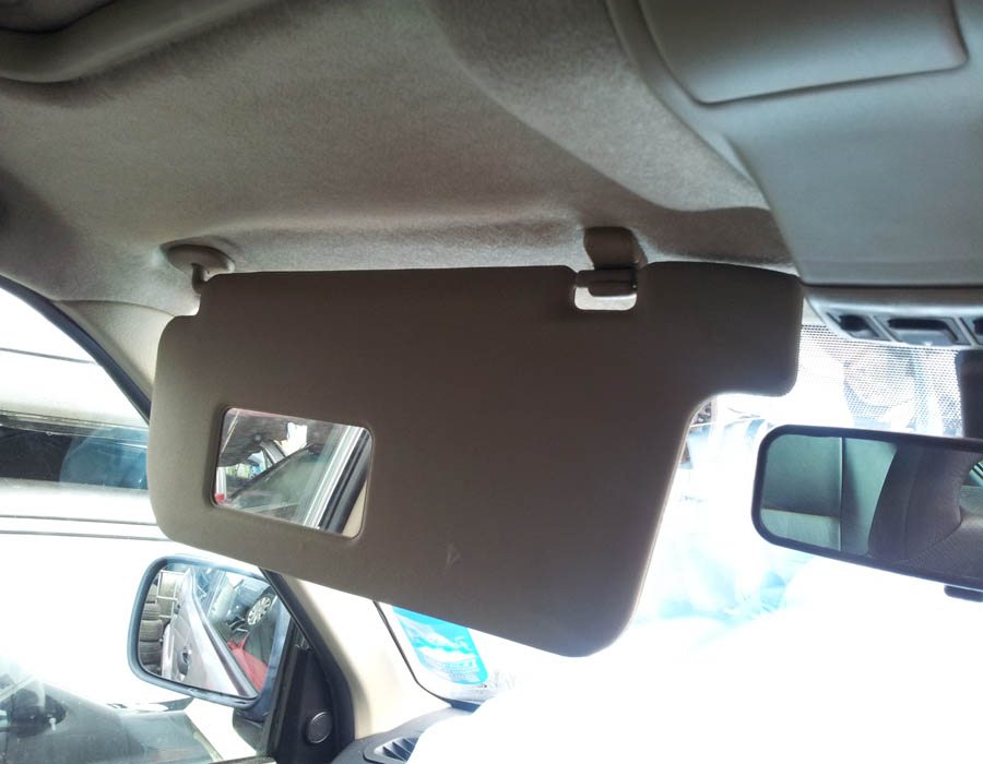 Nissan Terrano SVE TD sun-visor-passenger-side